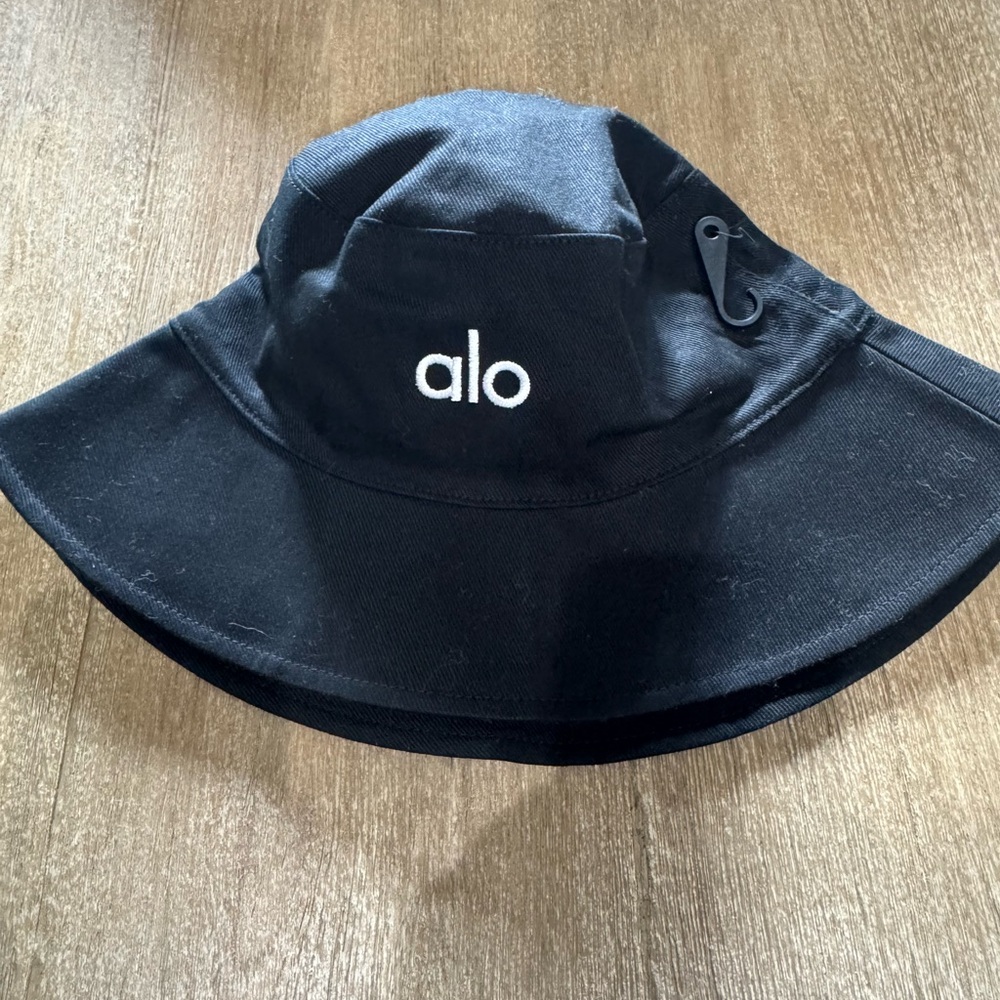 ALO Yoga Black Bucket Hat